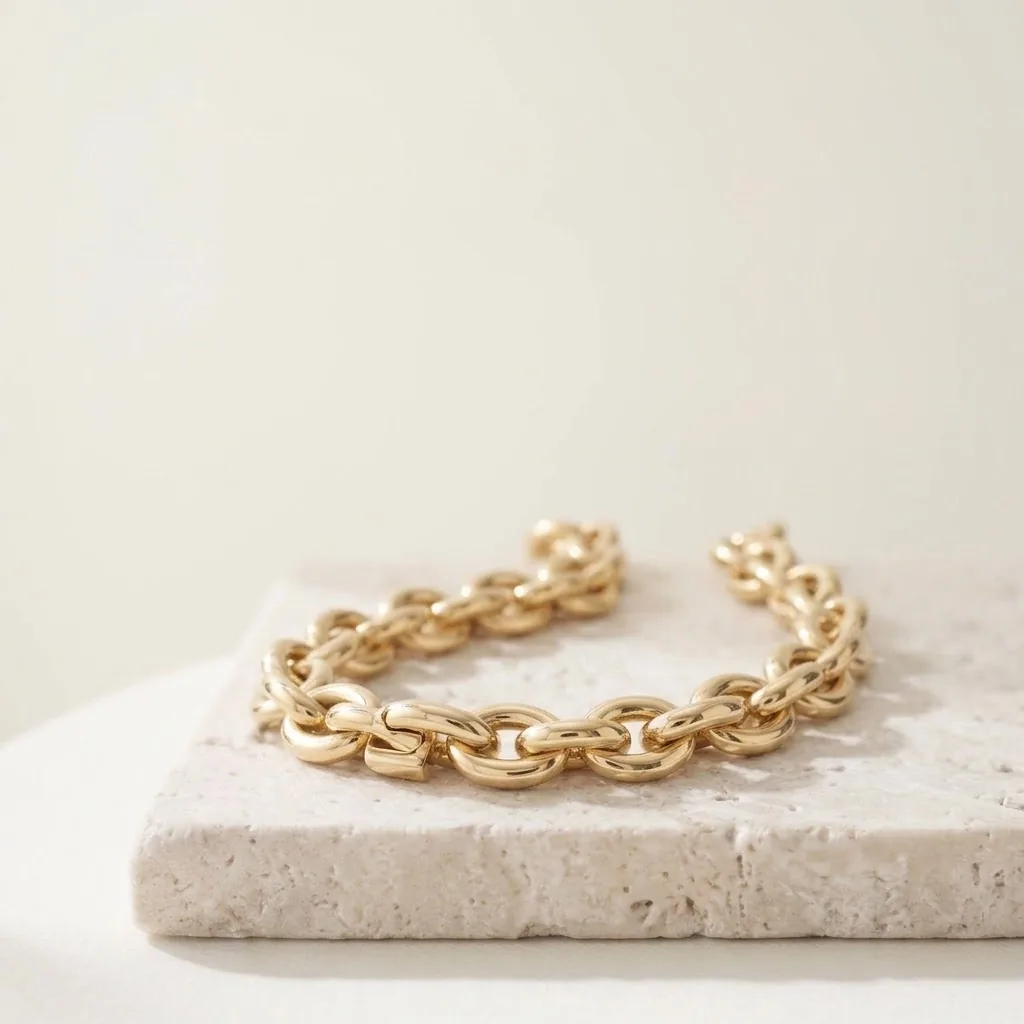 Collar corto de eslabones gruesos de oro